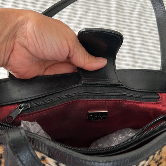 Maxx New York faux fur leopard print handbag - Picture 5 of 9